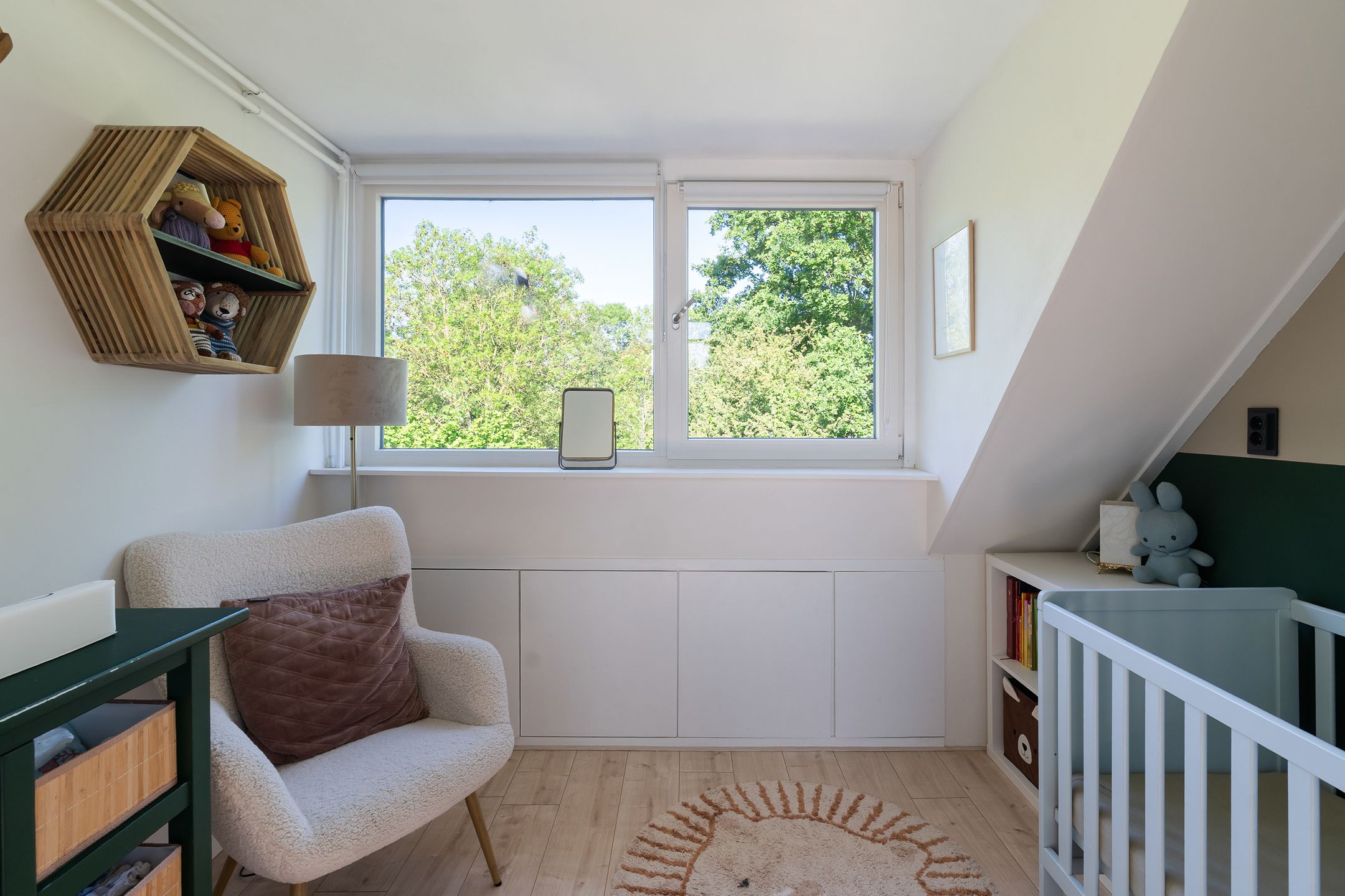 Spacious Double Upper-Floor Apartment with Balcony and Green Views in Leiden — 24
