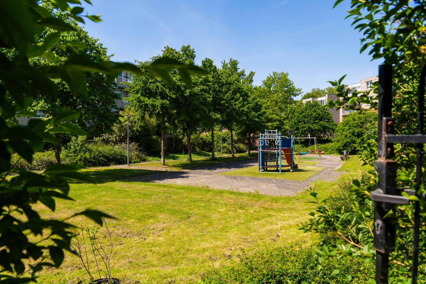 Spacious Ground Floor Apartment with Garden Near Kralingen — 29