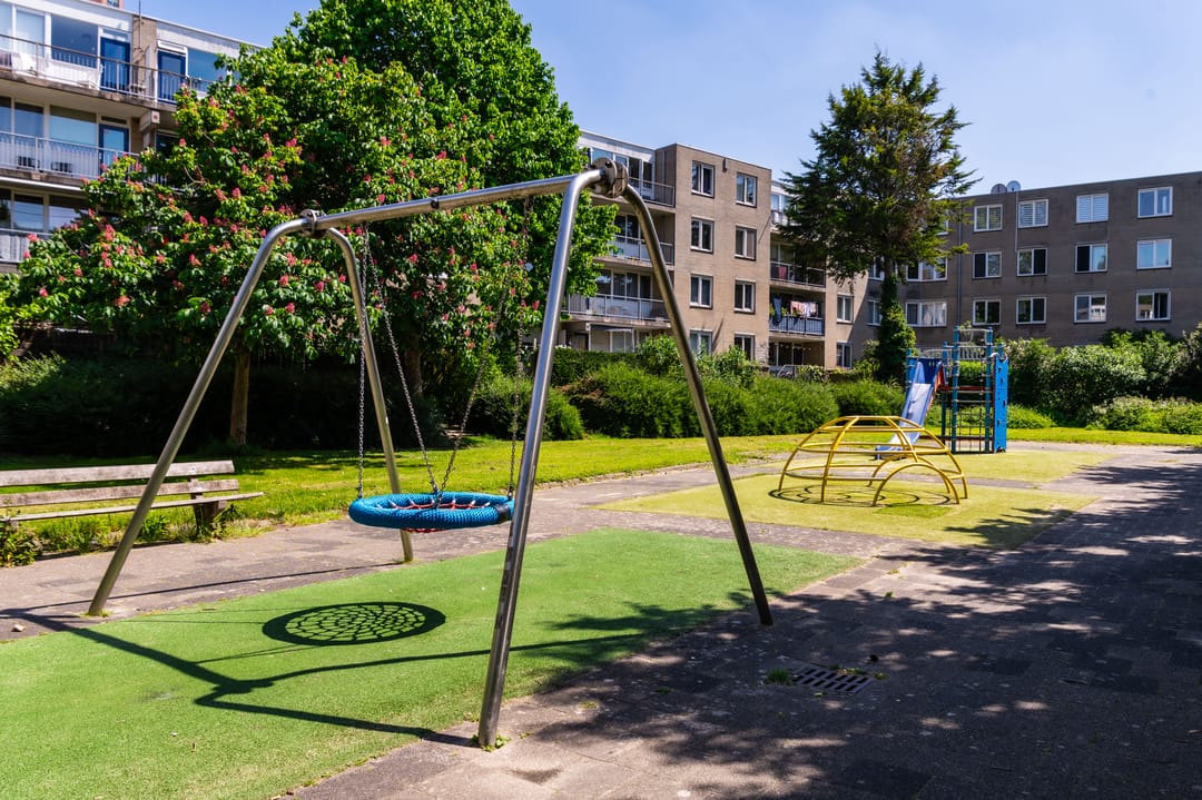 Spacious Ground Floor Apartment with Garden Near Kralingen — 32