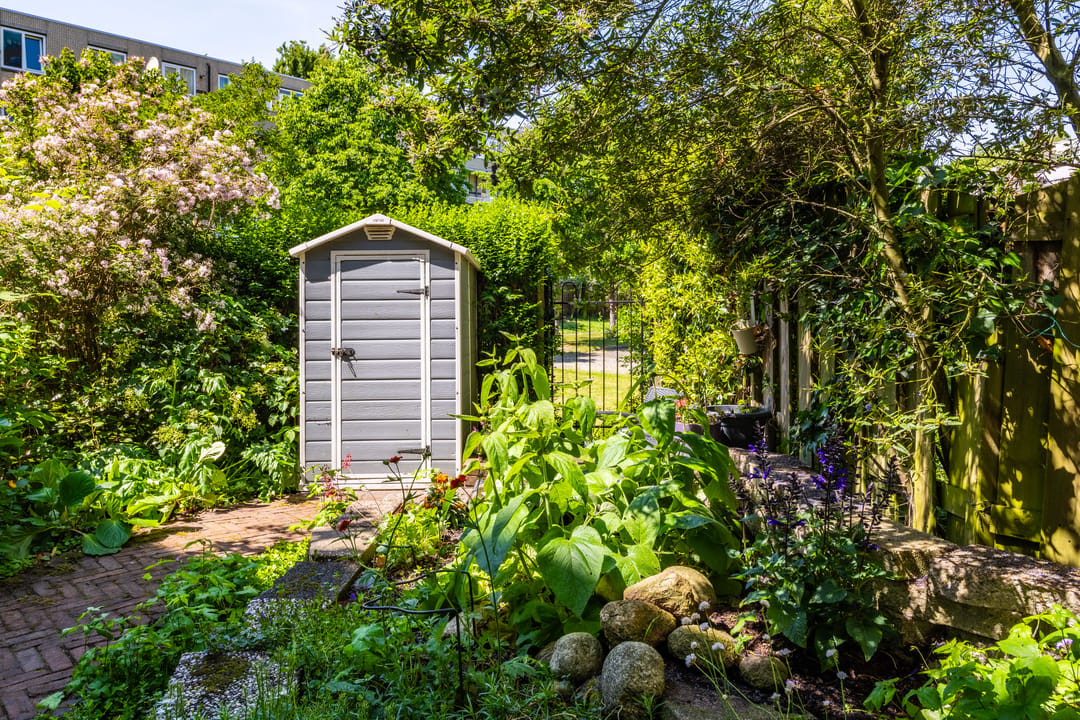 Spacious Ground Floor Apartment with Garden Near Kralingen — 26