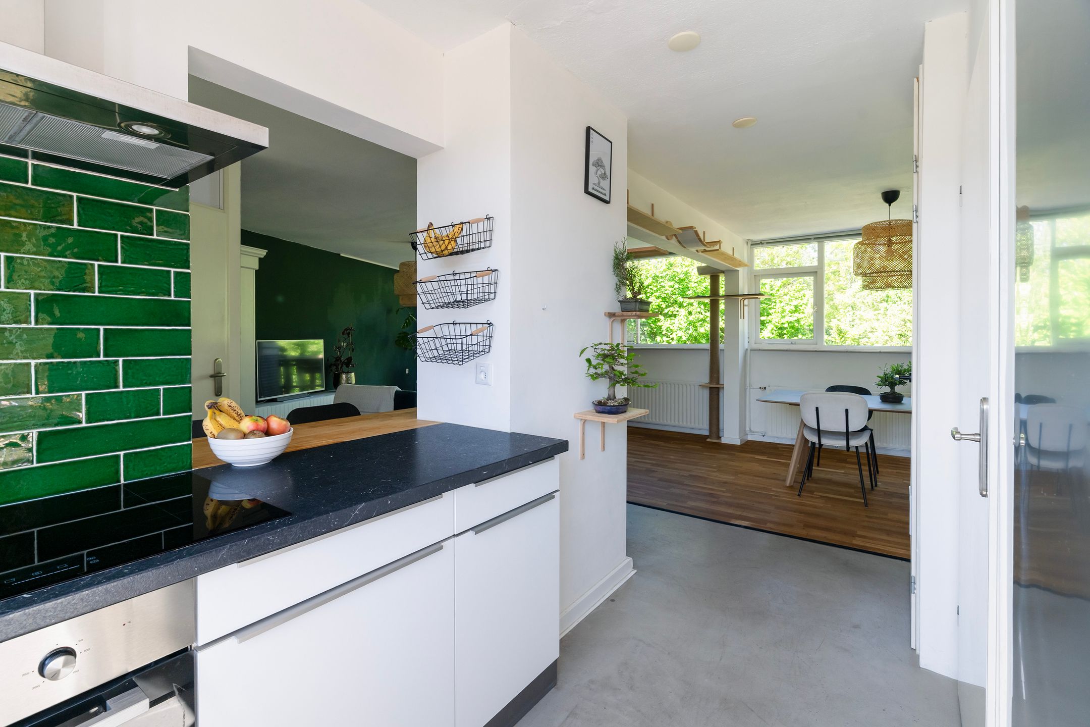 Spacious Double Upper-Floor Apartment with Balcony and Green Views in Leiden — 12