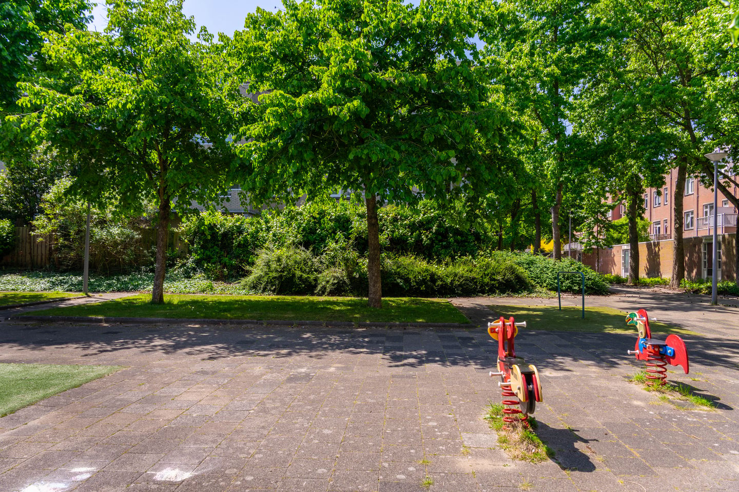 Spacious Ground Floor Apartment with Garden Near Kralingen — 34