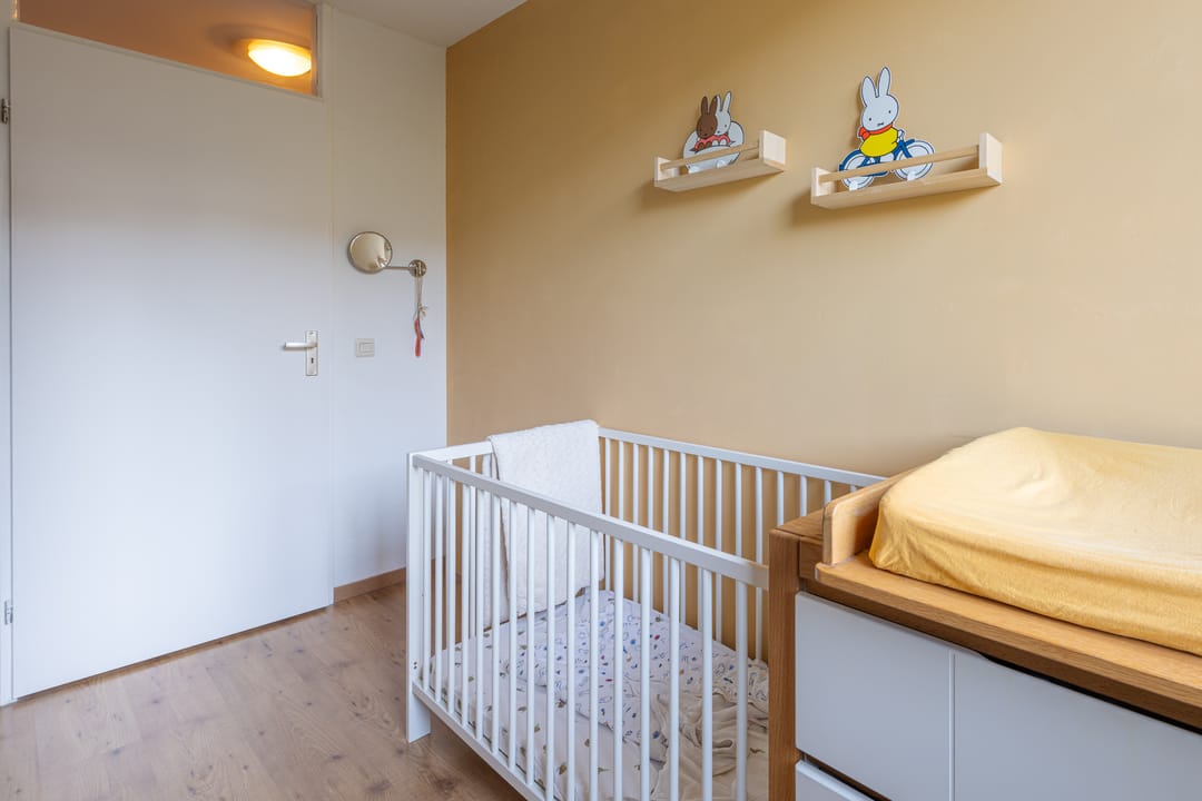 Spacious Ground Floor Apartment with Garden Near Kralingen — 17