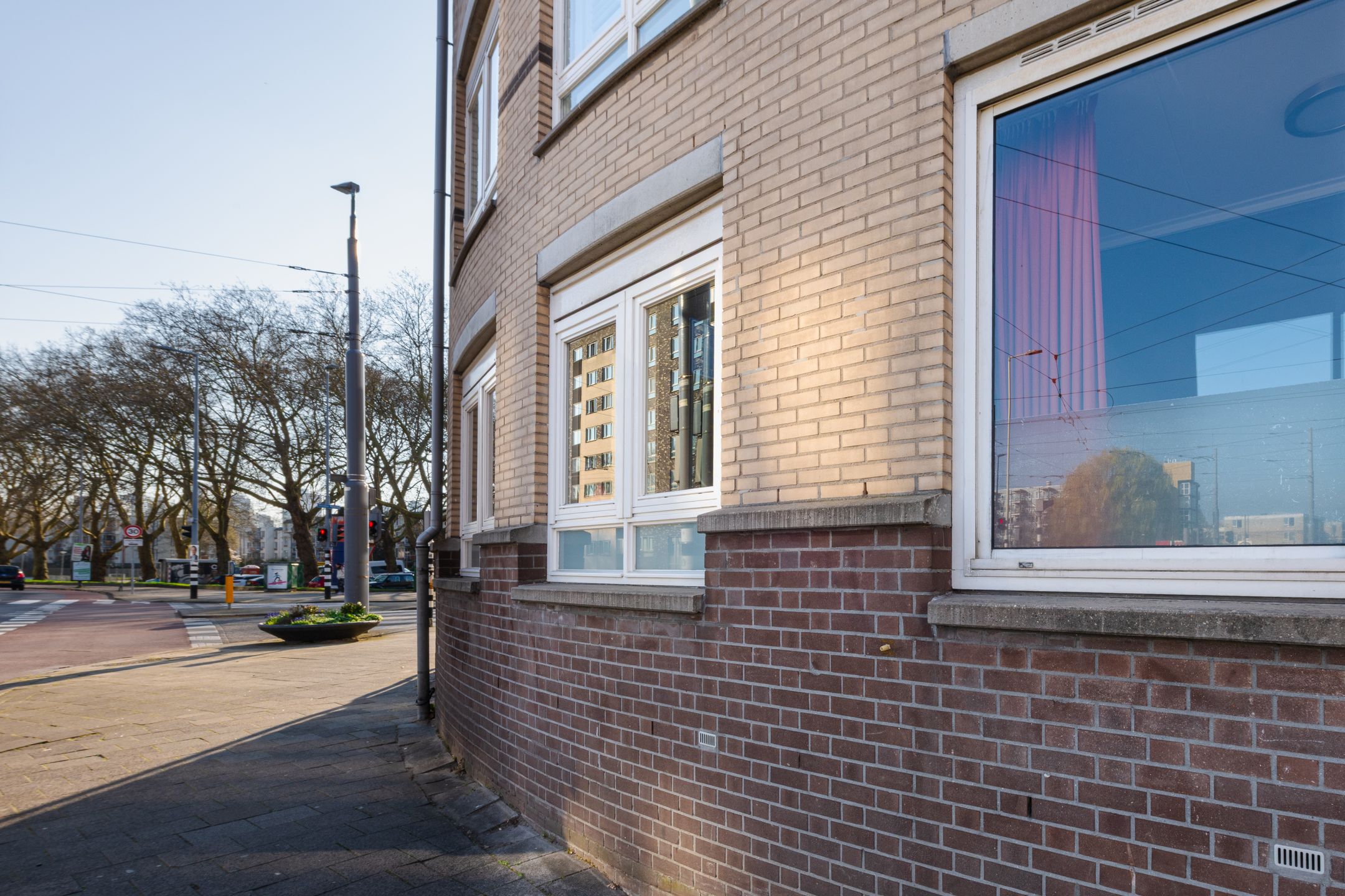Spacious Ground Floor Apartment with Garden Near Kralingen — 39