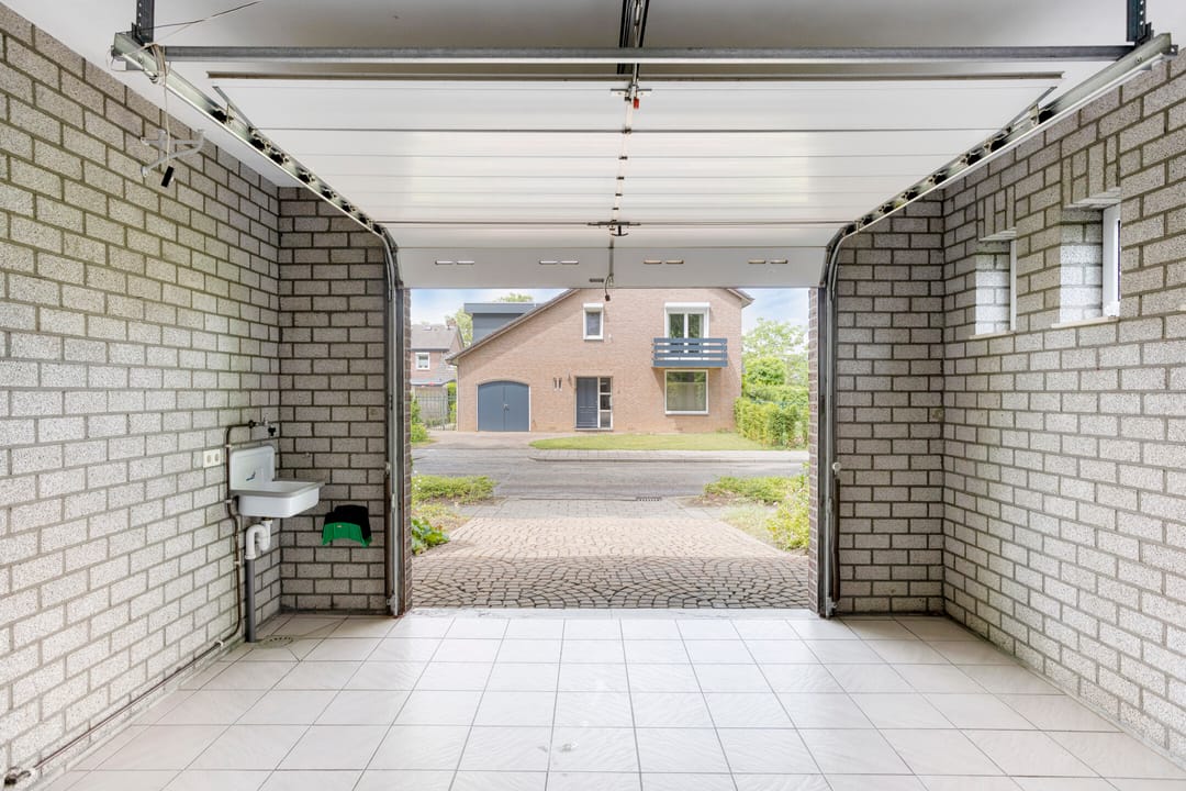 Spacious Detached Villa with Ground Floor Living Options — 32