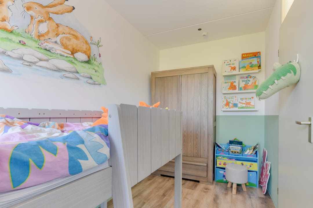 Spacious Semi-Detached Family Home with Bright Extension and Water-Facing Garden — 28