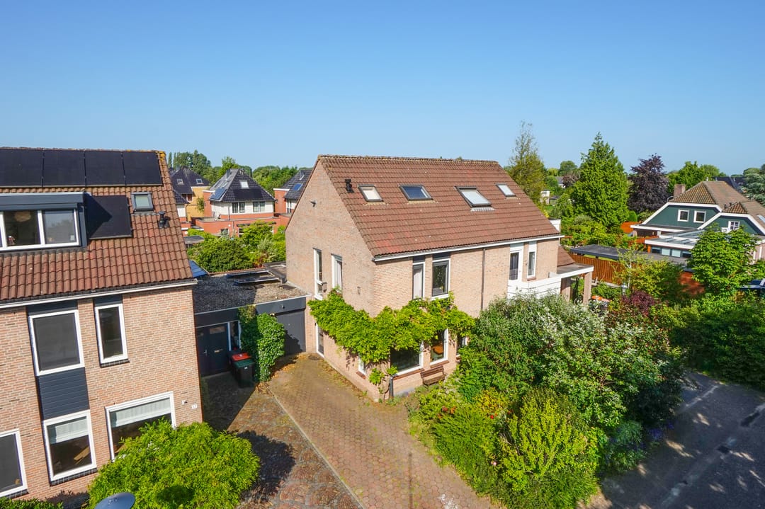 Spacious Semi-Detached Family Home with Bright Extension and Water-Facing Garden — 46