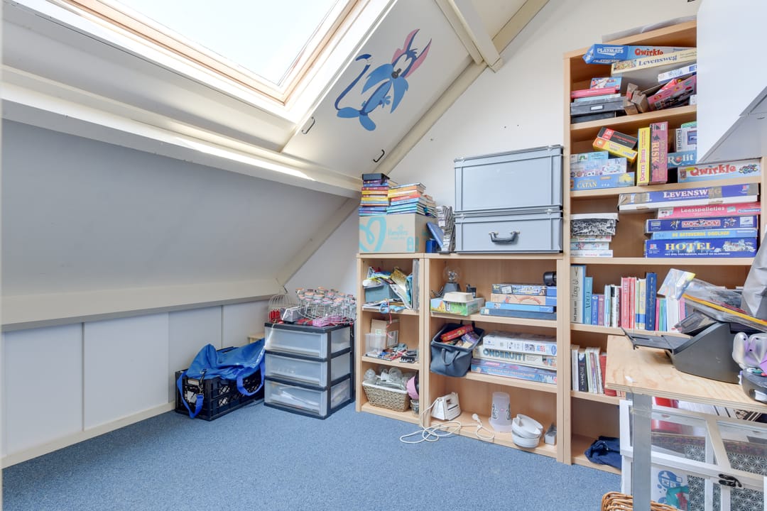 Spacious Semi-Detached Family Home with Bright Extension and Water-Facing Garden — 37
