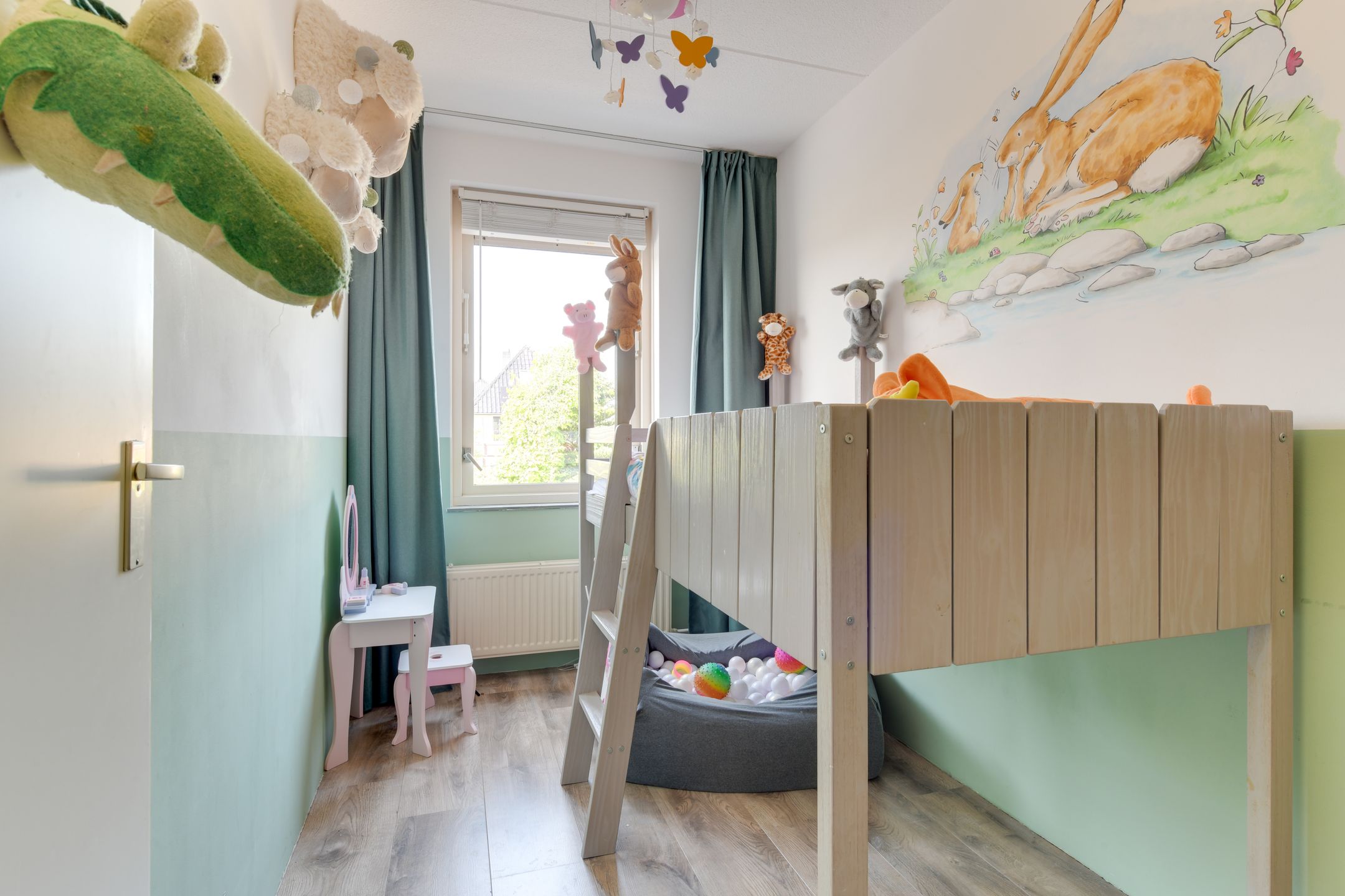 Spacious Semi-Detached Family Home with Bright Extension and Water-Facing Garden — 27