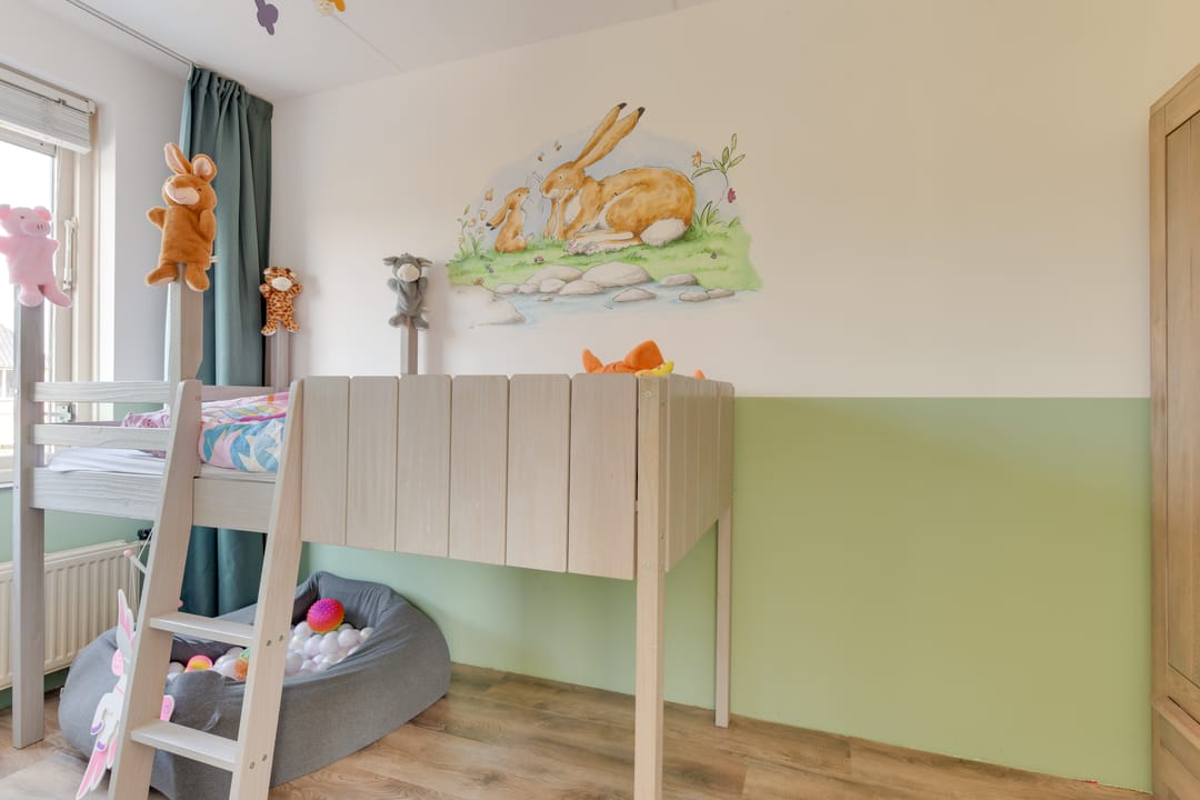Spacious Semi-Detached Family Home with Bright Extension and Water-Facing Garden — 26