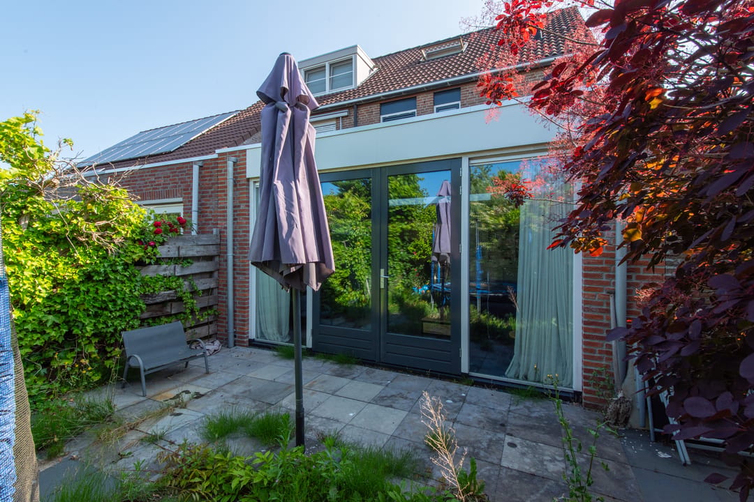 Spacious Semi-Detached Family Home with Bright Extension and Water-Facing Garden — 43