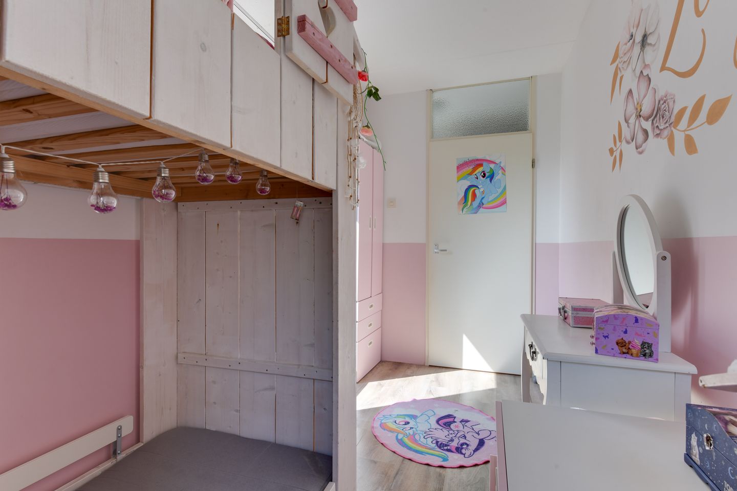 Spacious Semi-Detached Family Home with Bright Extension and Water-Facing Garden — 25