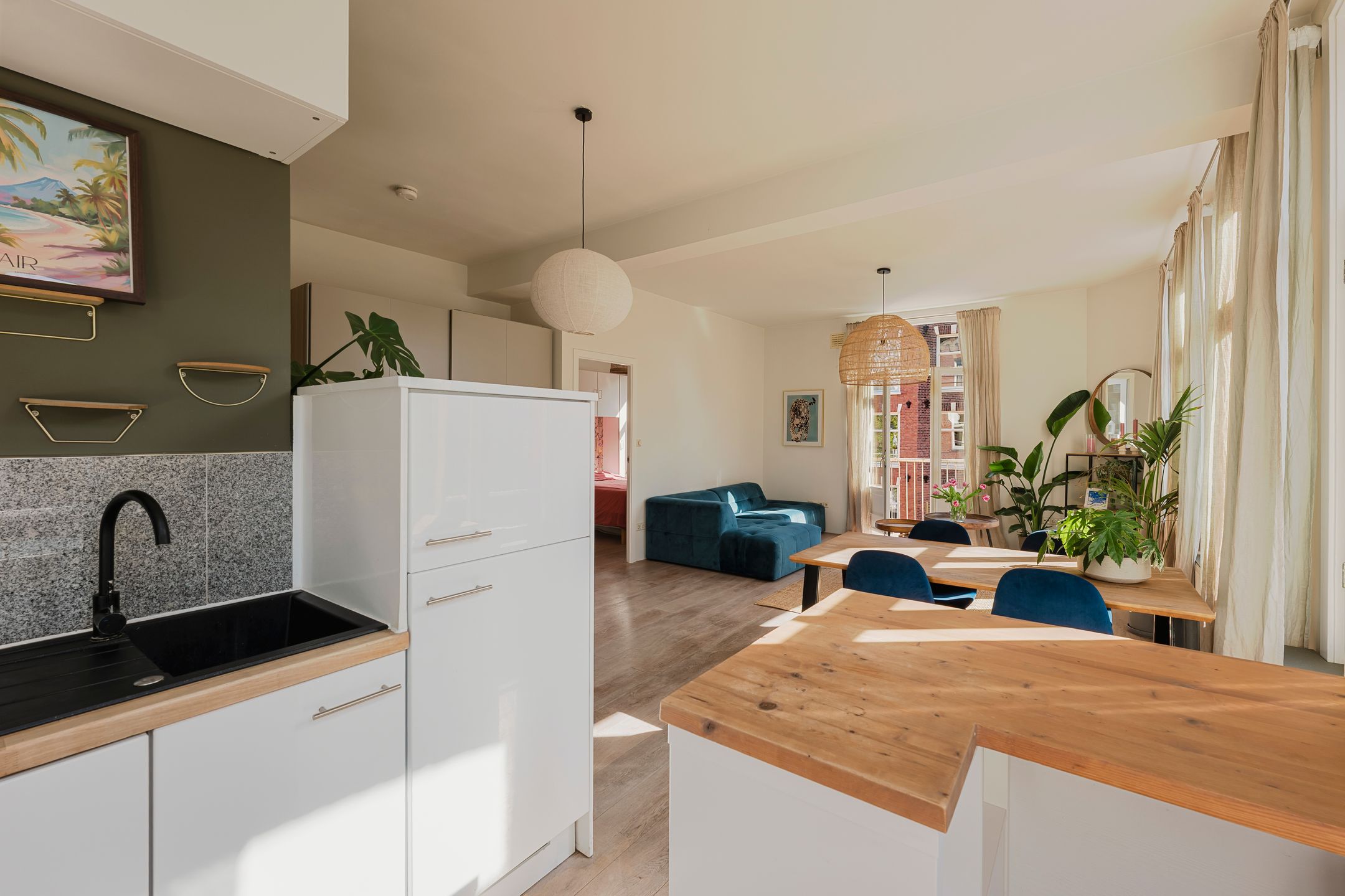 Bright Corner Apartment with High Ceilings in Popular Oud-West — 12