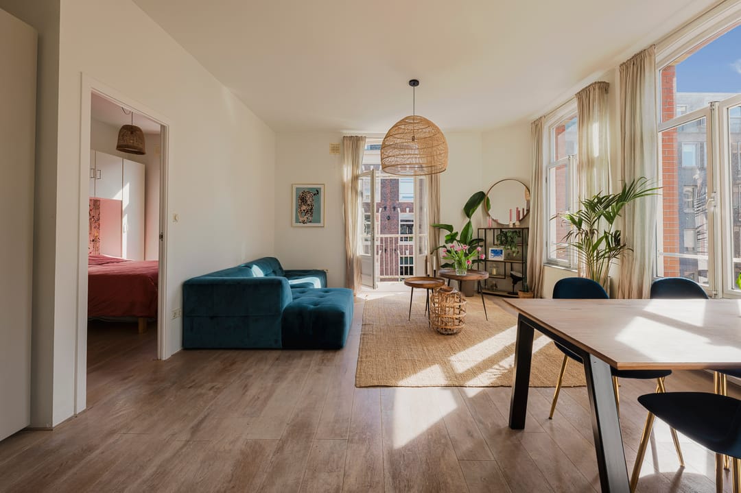 Bright Corner Apartment with High Ceilings in Popular Oud-West — 13