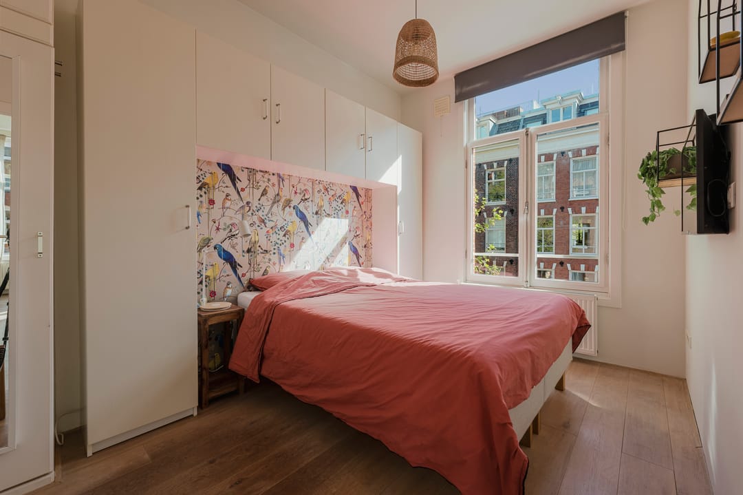 Bright Corner Apartment with High Ceilings in Popular Oud-West — 17