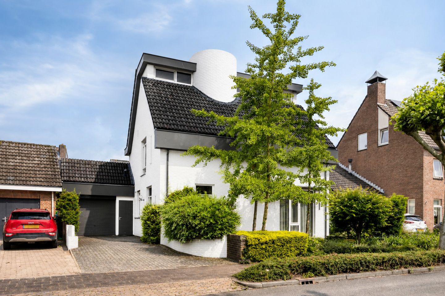 Spacious Detached Family Home in Prime Heesch Location — 50