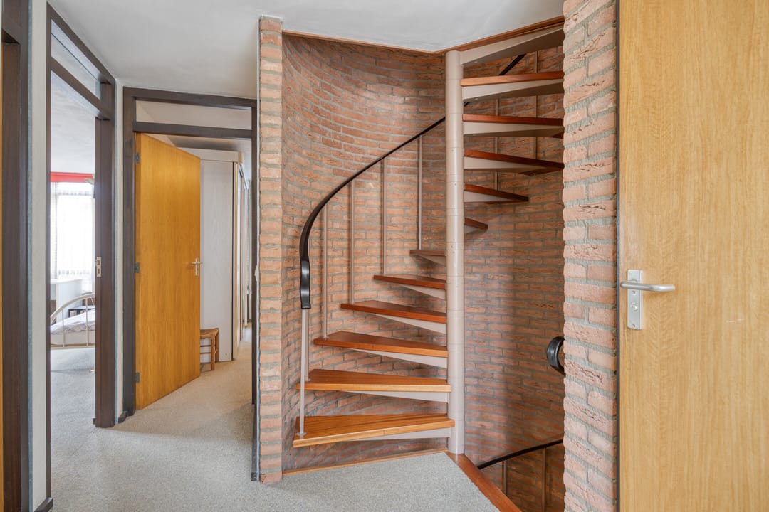 Spacious Detached Family Home in Prime Heesch Location — 23