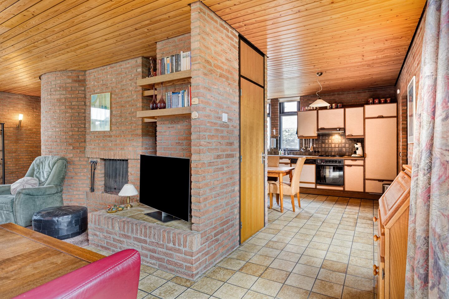 Spacious Detached Family Home in Prime Heesch Location — 14