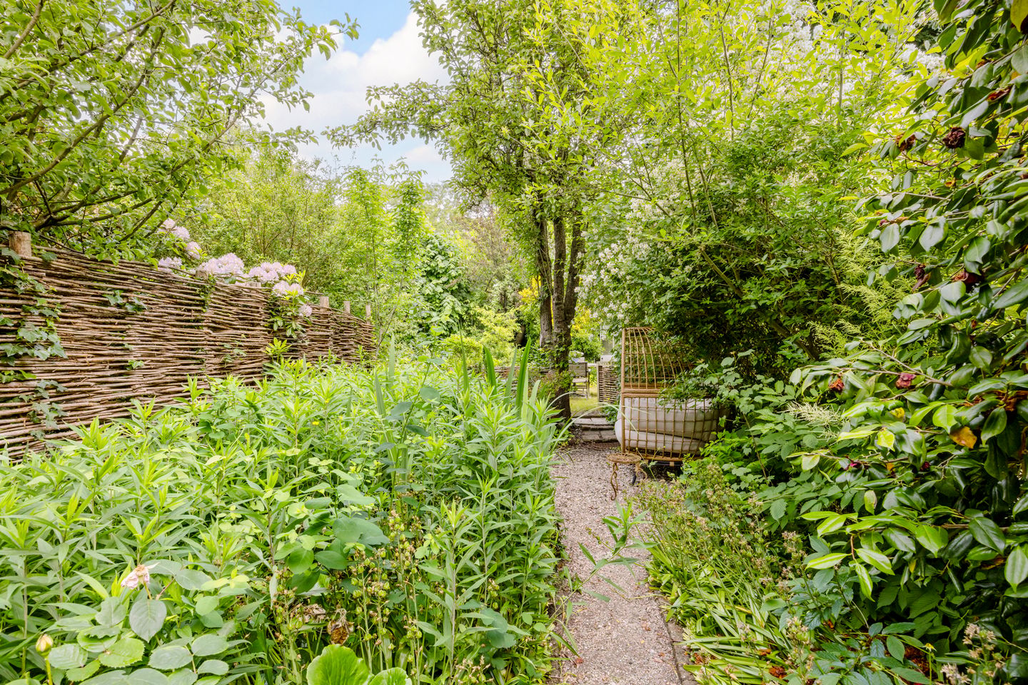 Stately Townhouse with Five Bedrooms and Deep Garden in Historic Leiden — 19