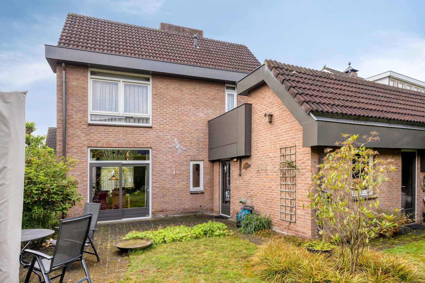 Spacious Detached Family Home in Prime Heesch Location — 44