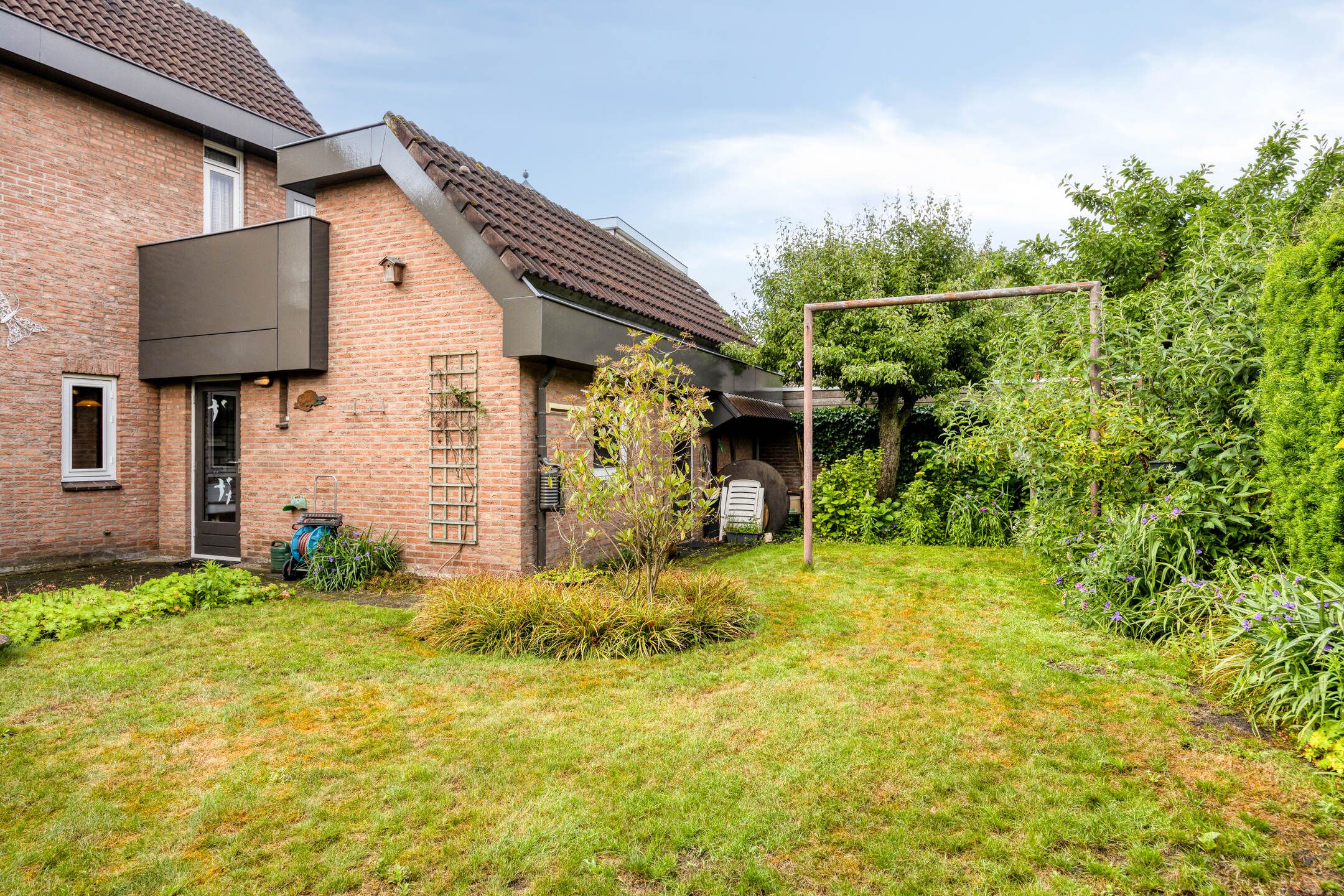 Spacious Detached Family Home in Prime Heesch Location — 42
