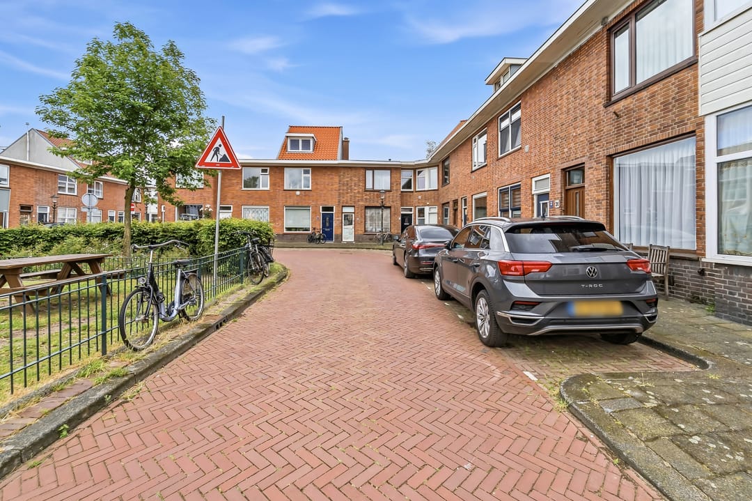 Renovated Terraced House with Sunny Southwest Garden in The Hague — 46