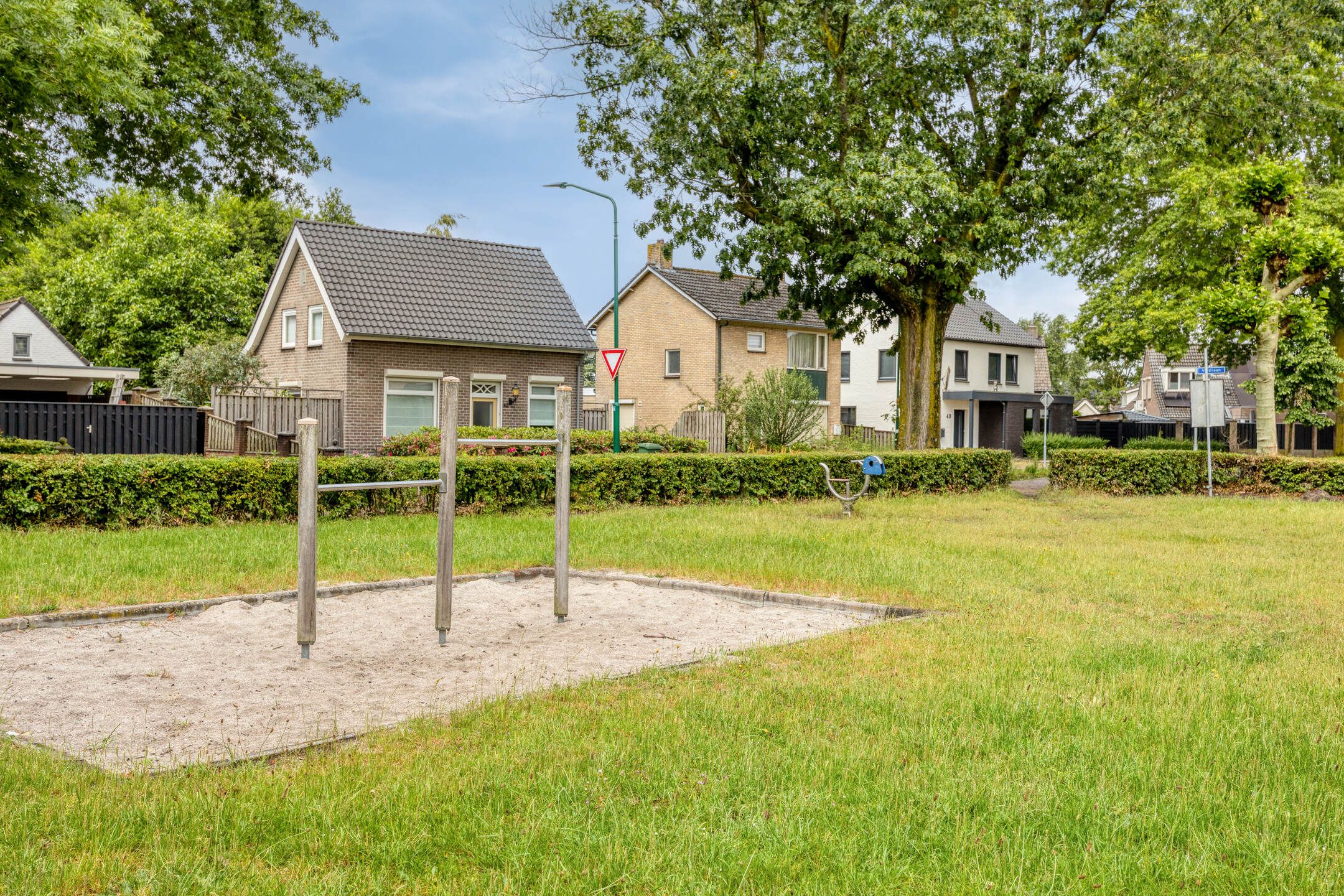 Spacious Detached Family Home in Prime Heesch Location — 48