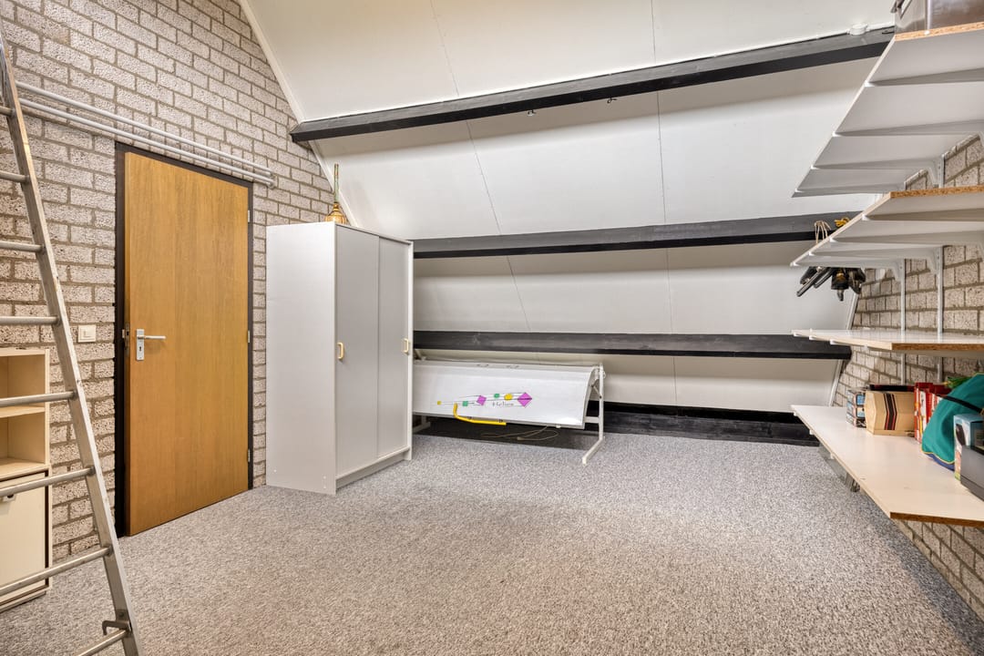 Spacious Detached Family Home in Prime Heesch Location — 38
