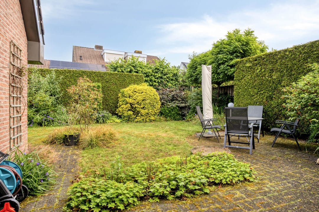Spacious Detached Family Home in Prime Heesch Location — 41