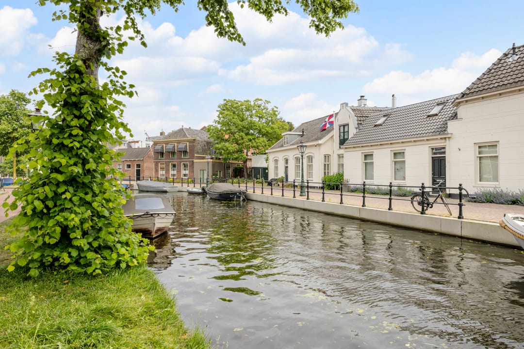 Stately Townhouse with Five Bedrooms and Deep Garden in Historic Leiden — 56