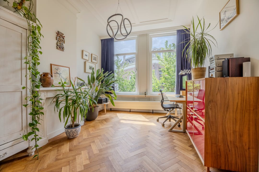Stately Townhouse with Five Bedrooms and Deep Garden in Historic Leiden — 32