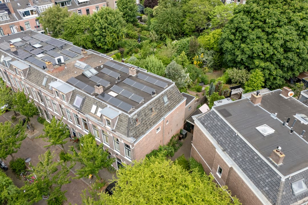 Stately Townhouse with Five Bedrooms and Deep Garden in Historic Leiden — 58
