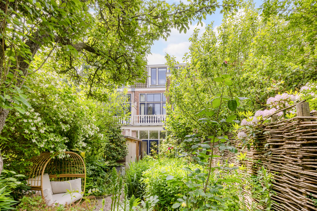 Stately Townhouse with Five Bedrooms and Deep Garden in Historic Leiden — 23