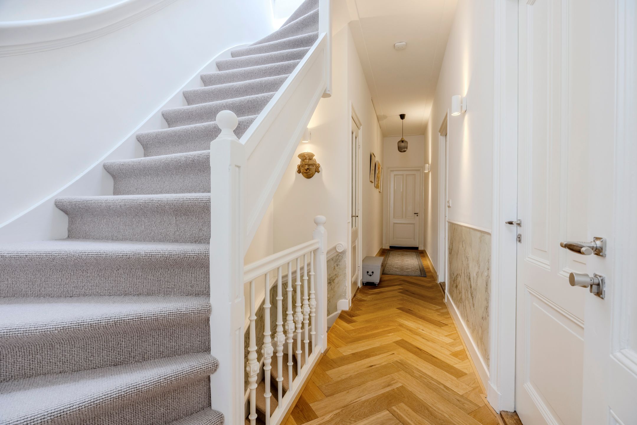 Stately Townhouse with Five Bedrooms and Deep Garden in Historic Leiden — 45