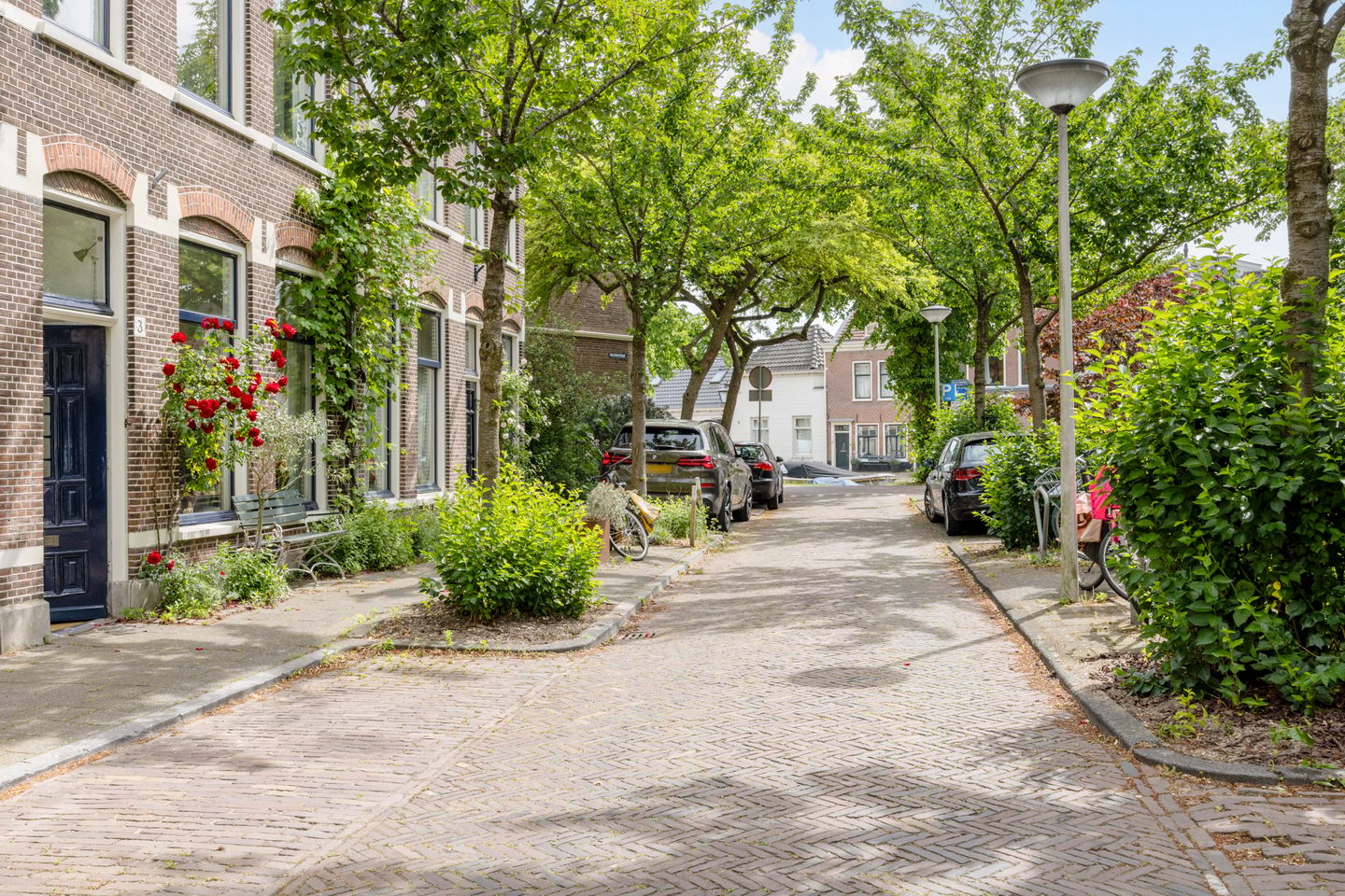 Stately Townhouse with Five Bedrooms and Deep Garden in Historic Leiden — 55