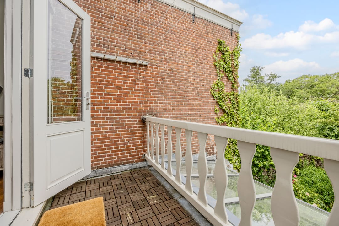 Stately Townhouse with Five Bedrooms and Deep Garden in Historic Leiden — 38