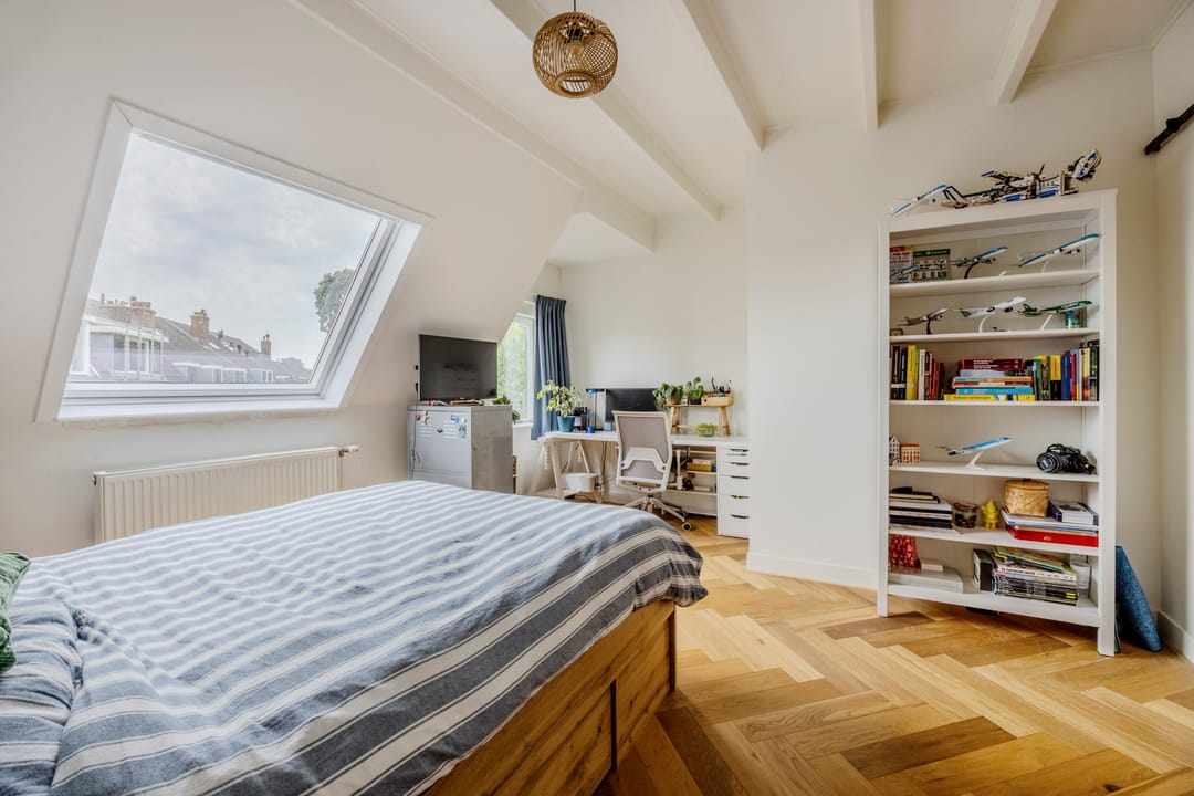 Stately Townhouse with Five Bedrooms and Deep Garden in Historic Leiden — 53