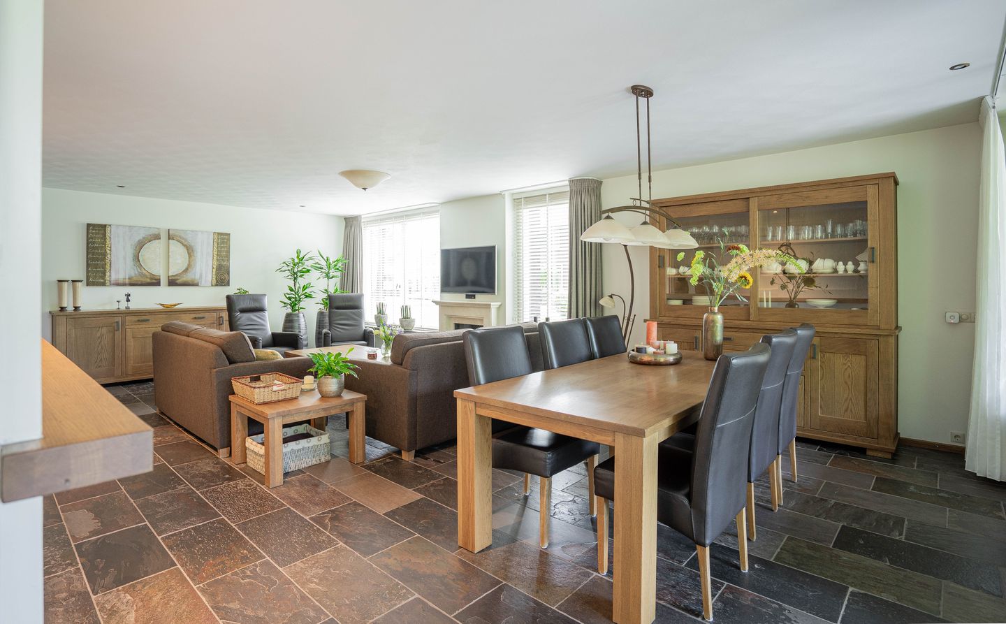 Spacious Detached Home with Basement in Peaceful Bakel — 40