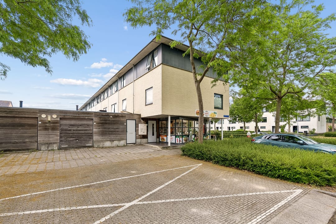 Starter Apartment with Modern Kitchen in Central Almere Location — 28