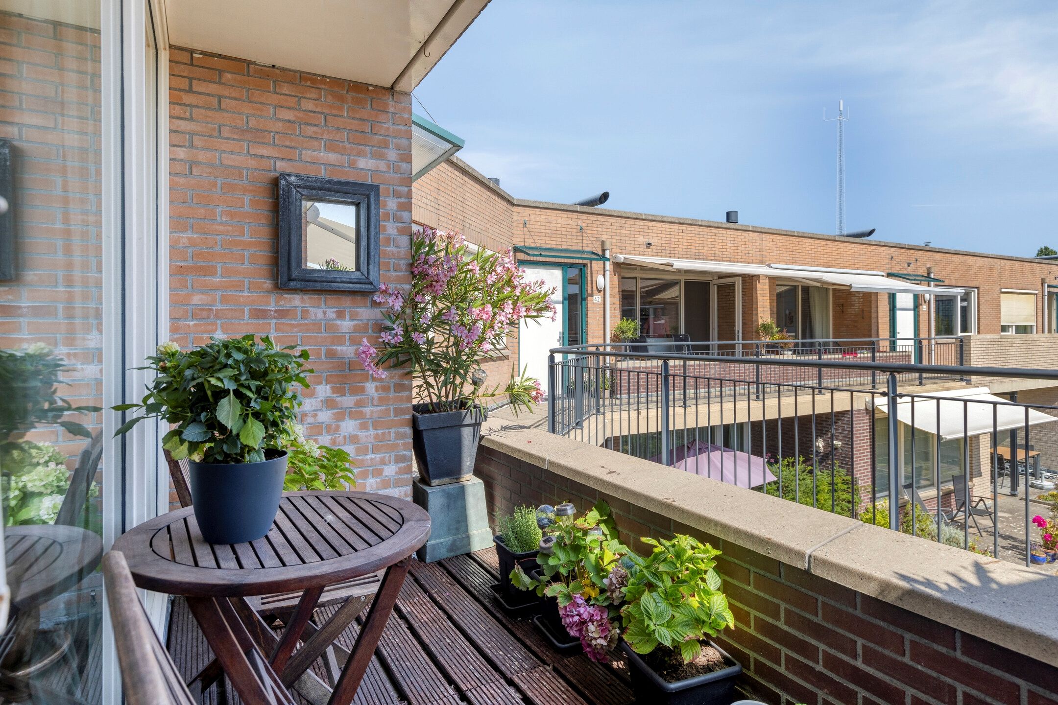 Spacious Corner Apartment with Three Balconies in Central Wassenaar — 18