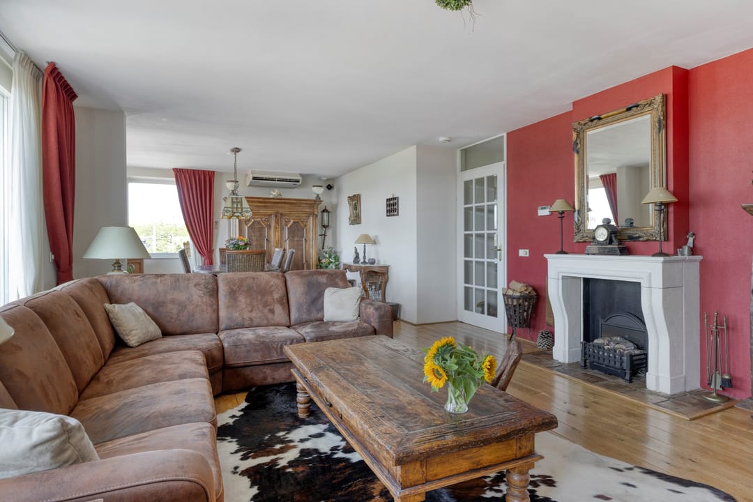 Spacious Corner Apartment with Three Balconies in Central Wassenaar — 8