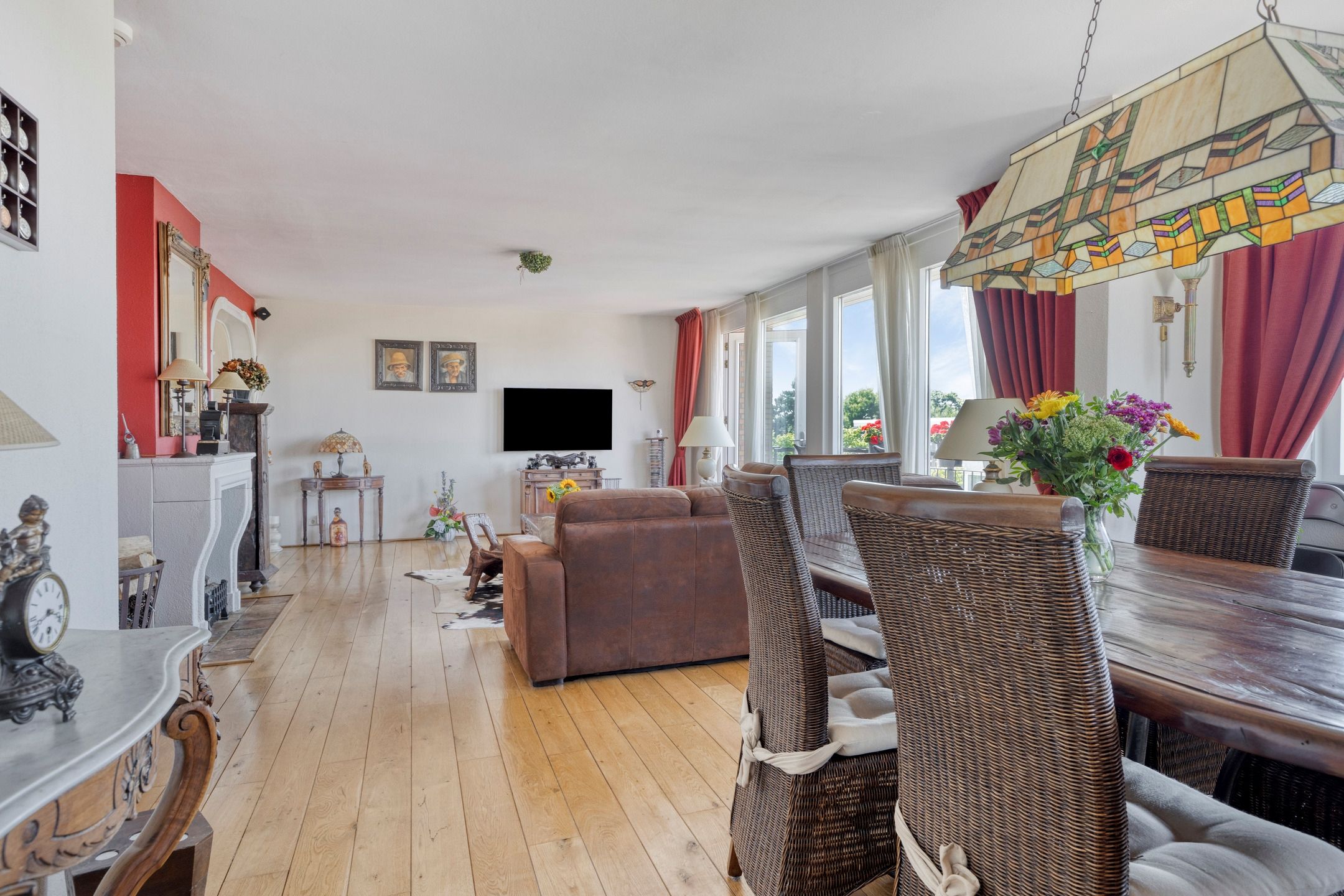 Spacious Corner Apartment with Three Balconies in Central Wassenaar — 9