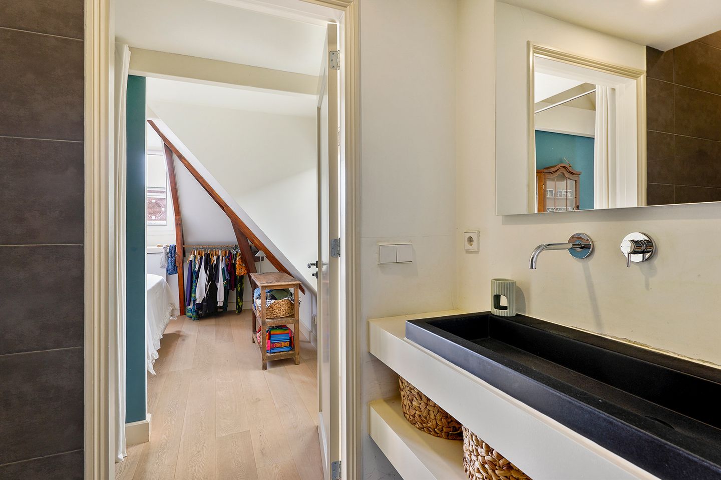 Charming Top Floor Apartment with Original Beams in De Pijp — 14