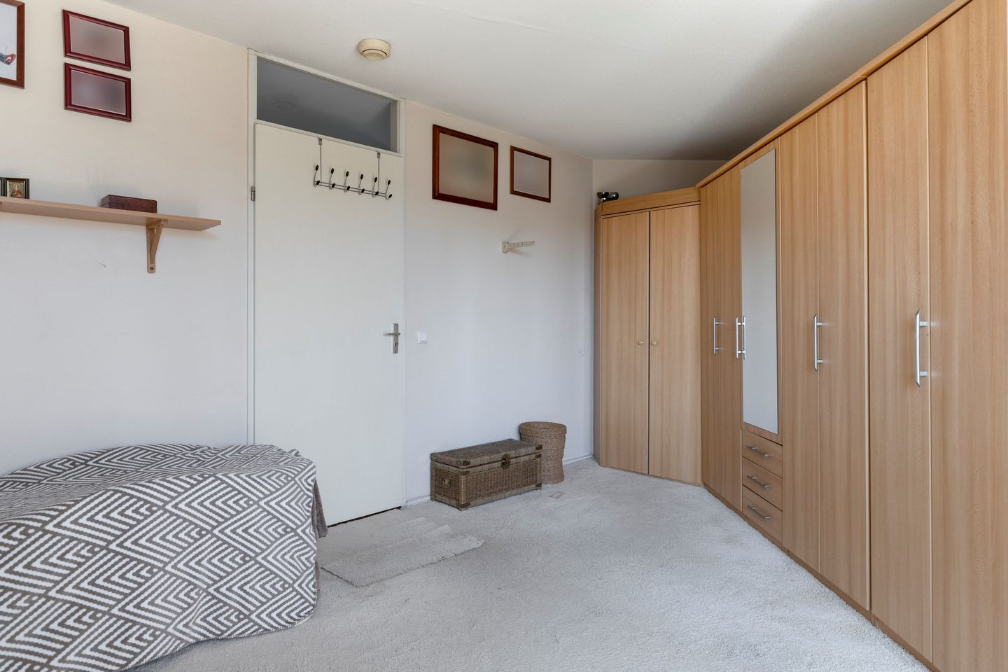 Spacious Corner Apartment with Three Balconies in Central Wassenaar — 25
