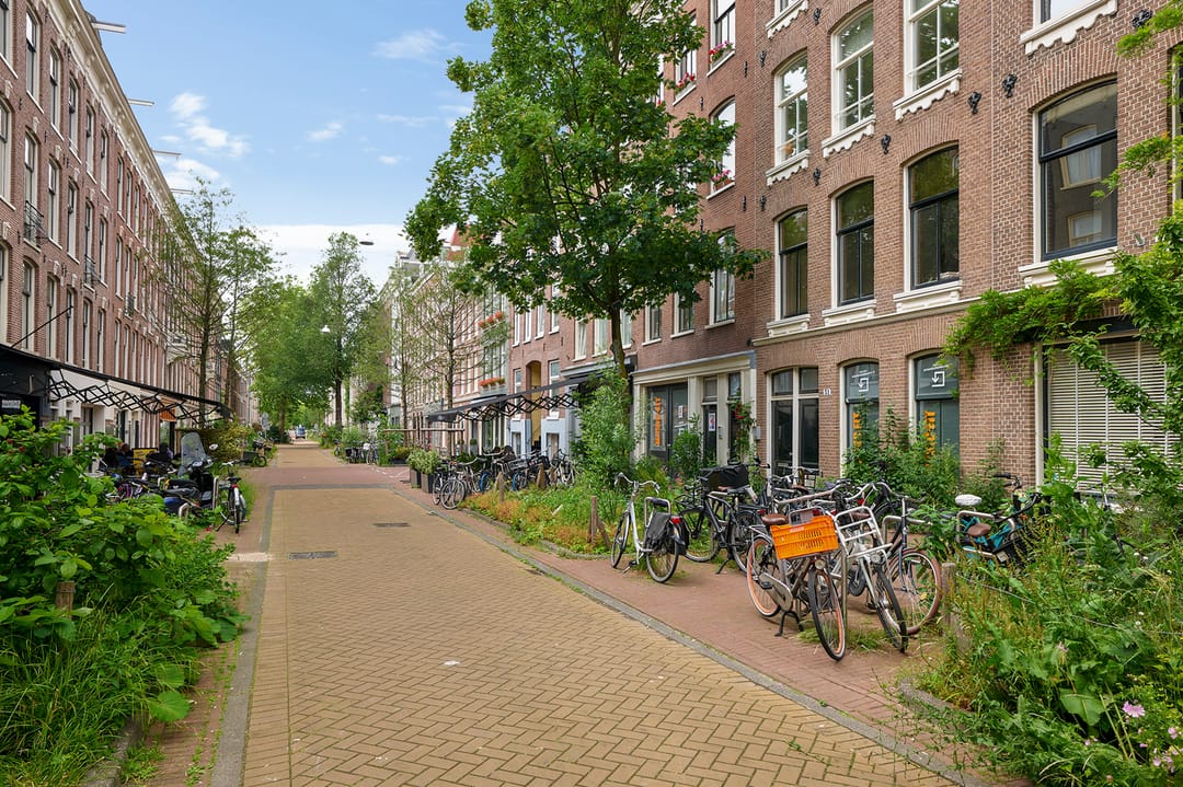 Charming Top Floor Apartment with Original Beams in De Pijp — 16