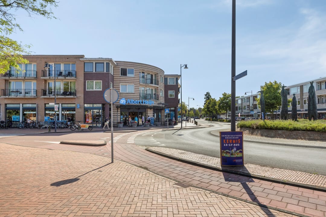 Spacious Corner Apartment with Three Balconies in Central Wassenaar — 32