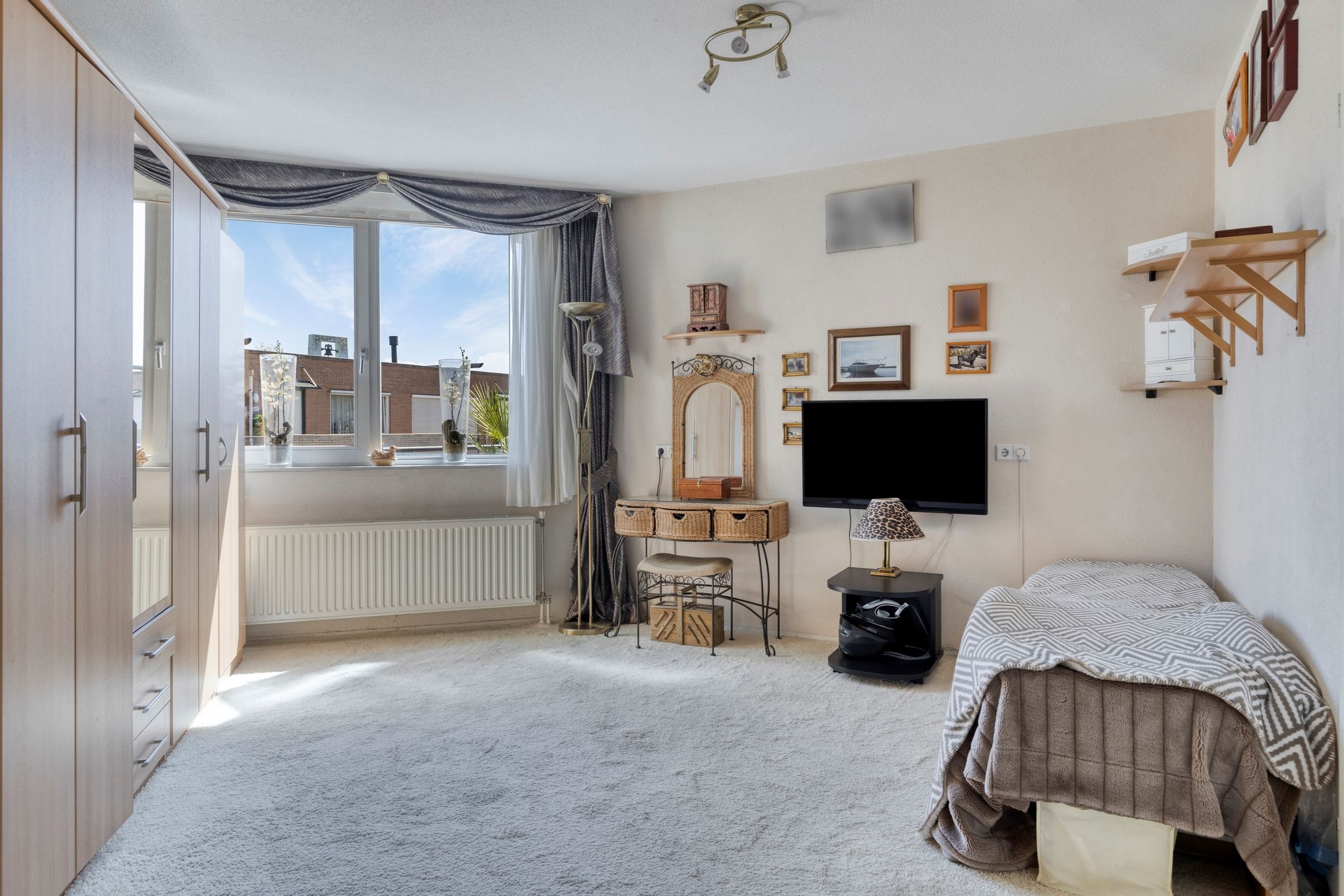 Spacious Corner Apartment with Three Balconies in Central Wassenaar — 24