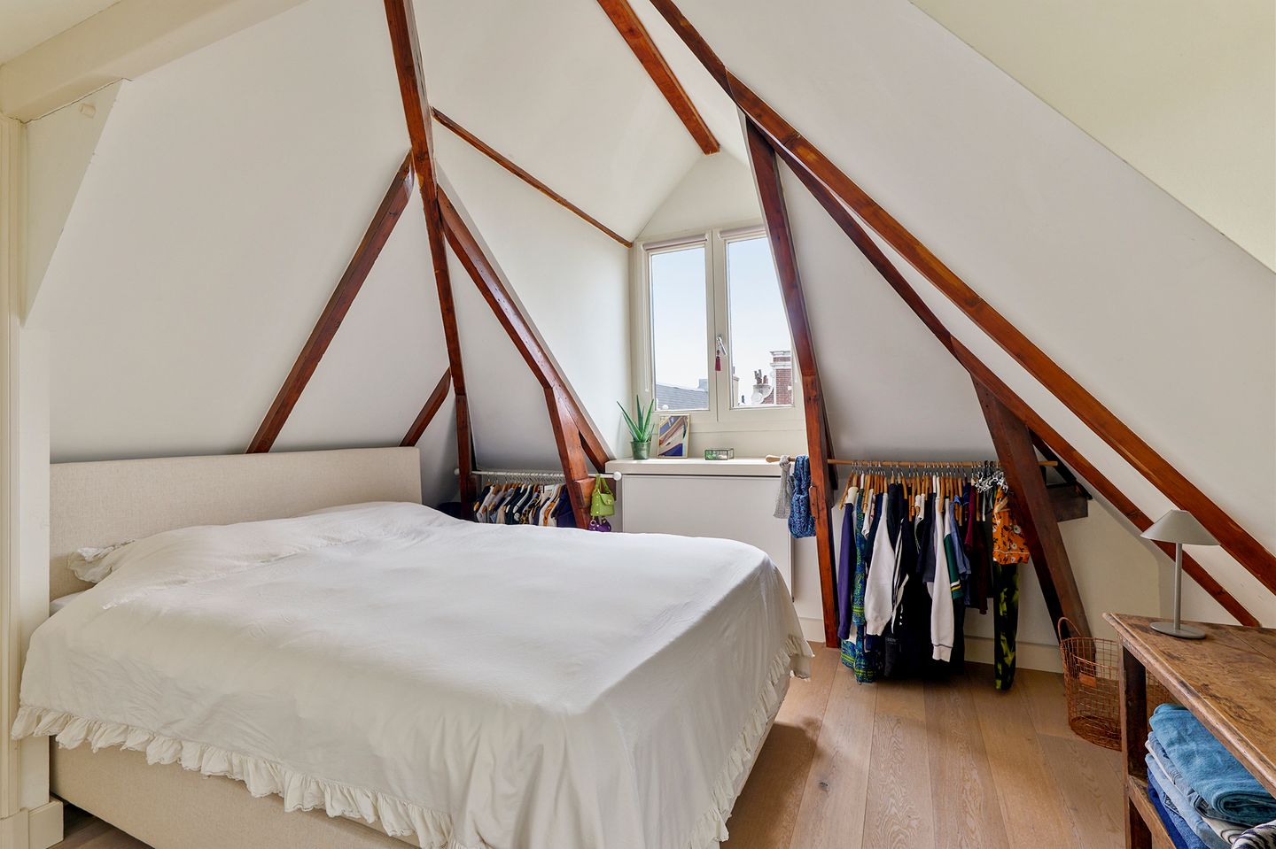 Charming Top Floor Apartment with Original Beams in De Pijp — 10