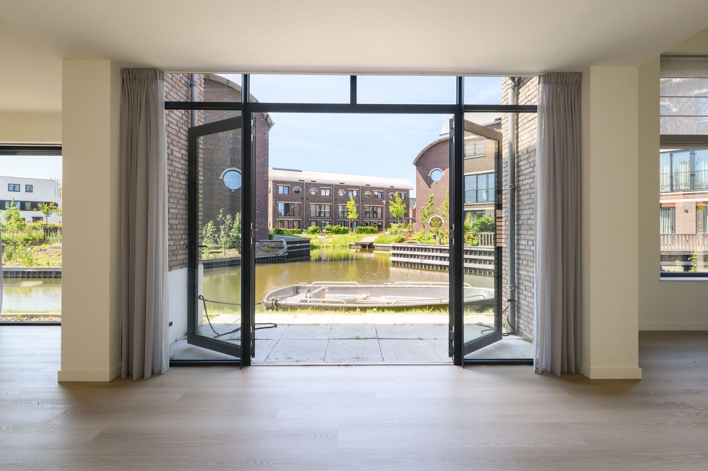 Modern Waterfront Villa with Private Mooring in De Krijgsman Muiden — 10