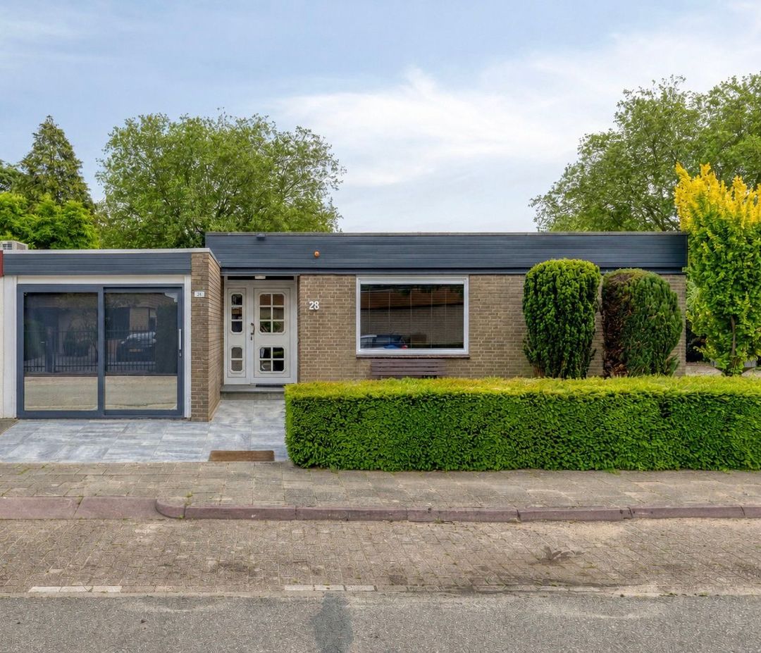 Photo 1 of Muiderslotstraat 28